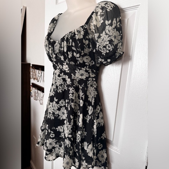 Chic Black and White Floral Mini Dress - Picture 3 of 5